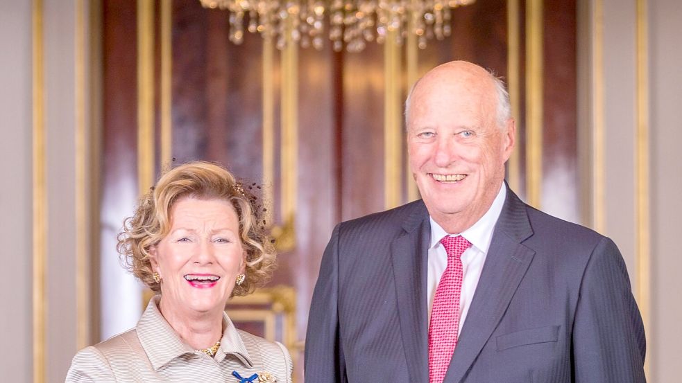Um seine große Liebe Sonja kämpfte Harald neun Jahre lang. Während ihrer langen Beziehung neckte der König seine Frau mehr als einmal. (Archivbild) Foto: Heiko Junge/ntb/dpa