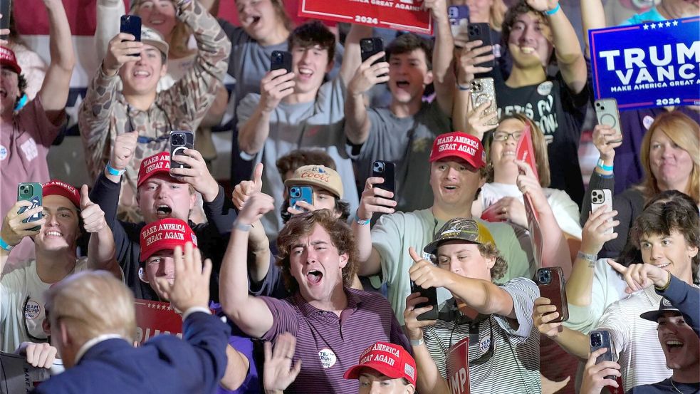 Trumps Beliebtheitswerte sanken seit Kriegsbeginn. (Archivbild) Foto: Evan Vucci/AP