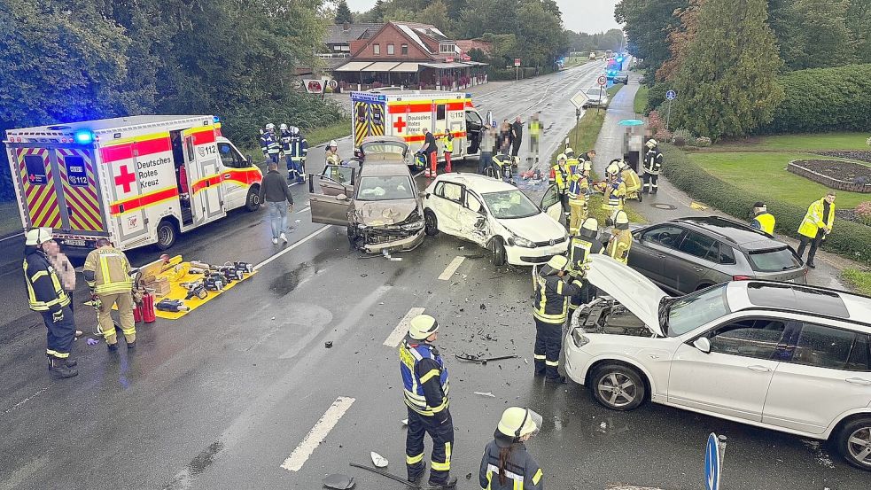 Einsatzkräfte sind am Montagabend zu einem Unfall in Selverde ausgerückt. Foto: Feuerwehr Uplengen
