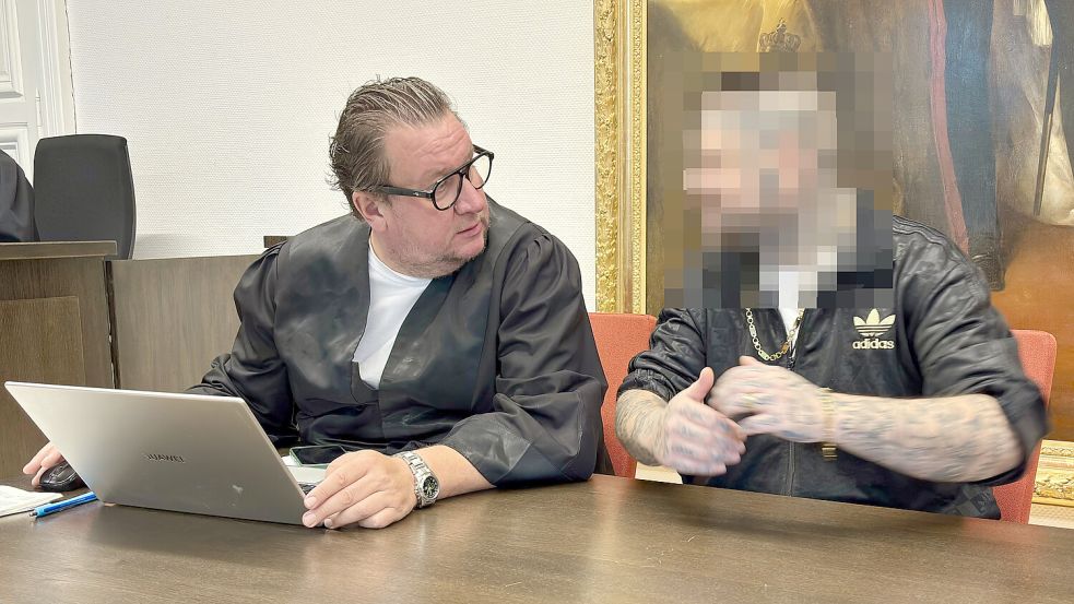 Der Angeklagte wird von Rechtsanwalt Matthias Gelhaus verteidigt. Foto: Daniel Noglik