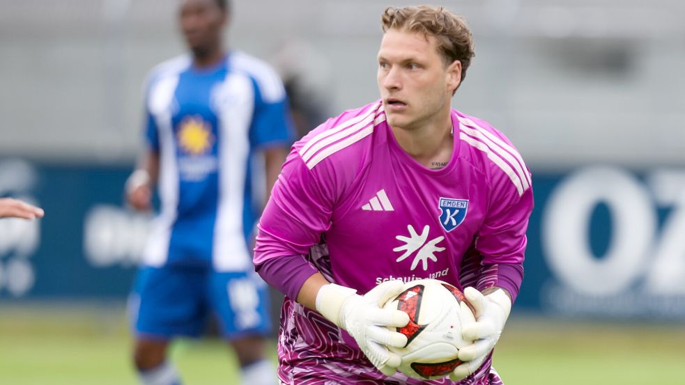 Der Emder Keeper Luca Petzold hofft, zeitnah auch einmal eine Partie ohne Gegentor zu bestreiten. Foto: Jens Doden, Emden