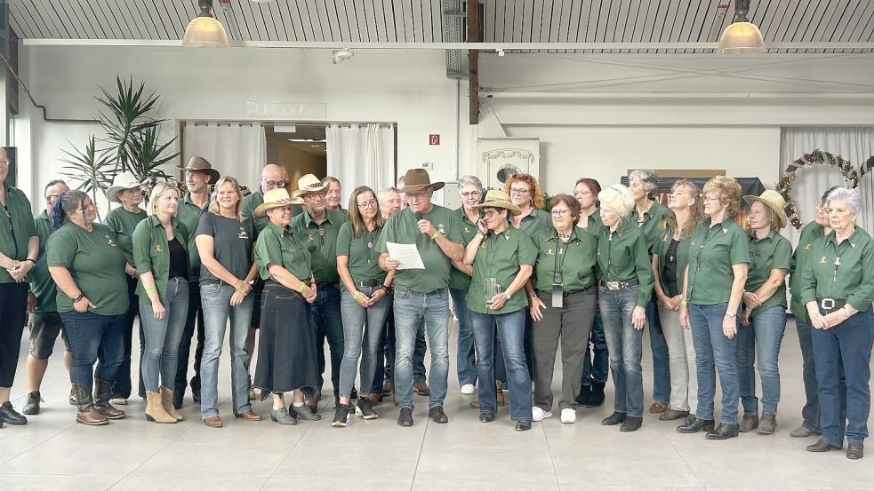 Die Tänzerinnen und Tänzer der Lightning Boots aus Wiesmoor blickten beim Jubiläumsfest auf ihre Vereinsgeschichte zurück. Foto: privat