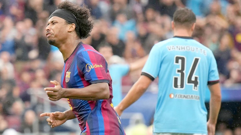 Karim Adeyemi (l) gelang ein herrlicher Treffer für den FC Barcelona. Foto: Emilio Morenatti