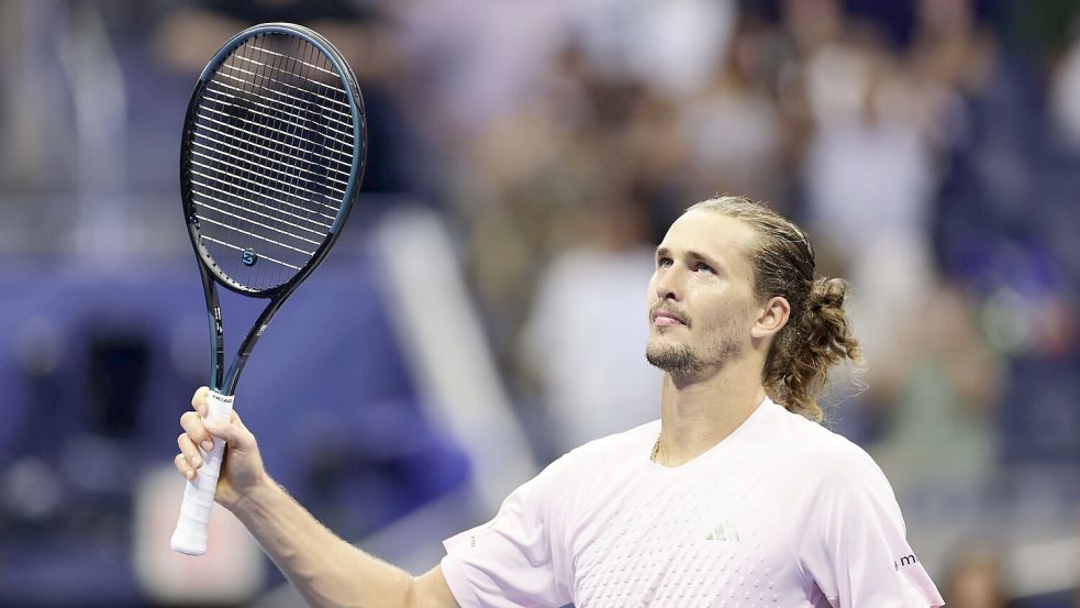 Alexander Zverev verabschiedet sich vom Publikum. Foto: Adam Hunger