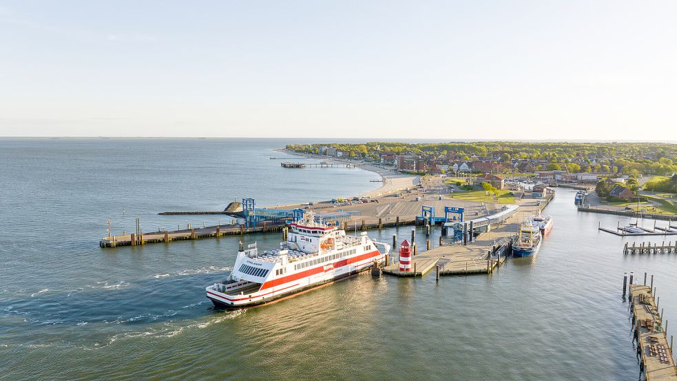 Wyk auf Föhr ist das Zentrum der Insel und die einzige Stadt. Hier legen auch die Fähren vom Festland an. Foto: Istockphoto.com / Moritz Kertzscher
