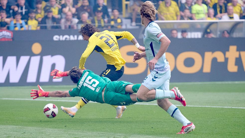 Fábio Silva (M) brachte den BVB früh in Führung. Foto: Bernd Thissen