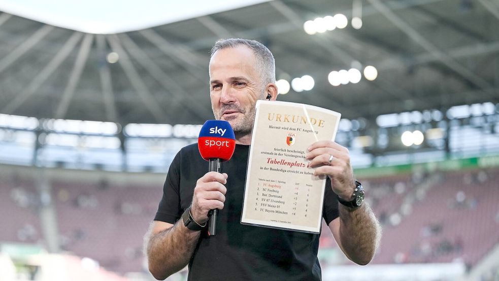 Das gab es noch nie: Der FC Augsburg ging als Tabellenführer in den Spieltag. Foto: Harry Langer