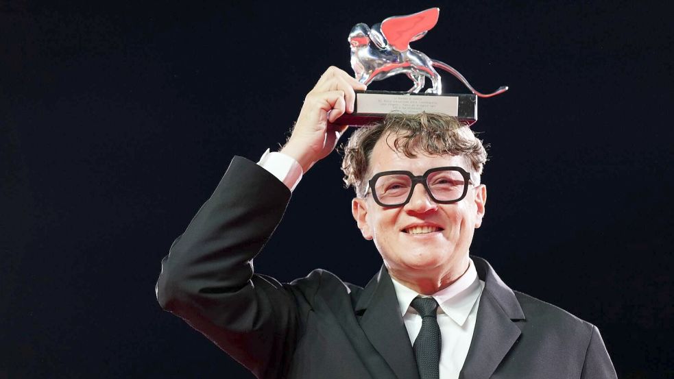 Ilja Chrschanowski gewann den Regie-Preis. Foto: Scott A Garfitt