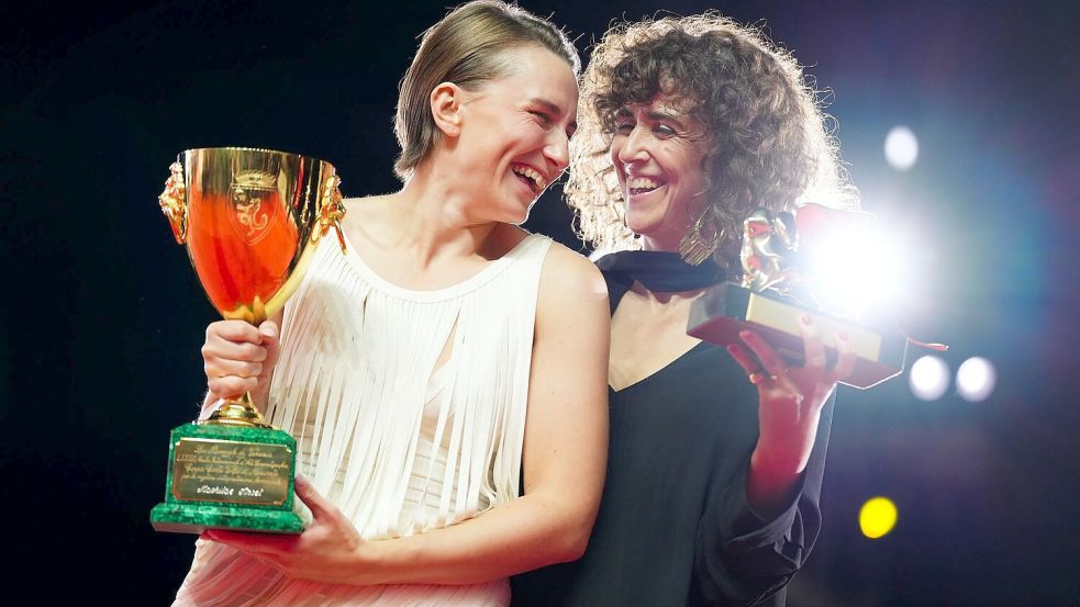 Heimsten zwei Preise für ihren Film ein: Mathilde Arcel und May el-Toukhy. Foto: Scott A Garfitt