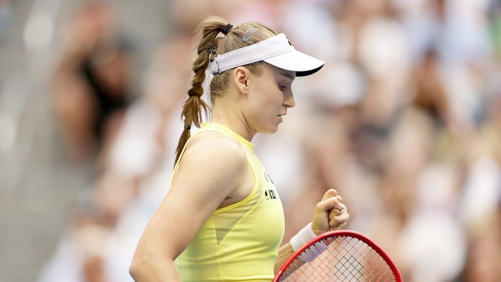 Jelena Rybakina feiert ihren ersten Titel bei den US Open. Foto: Adam Hunger
