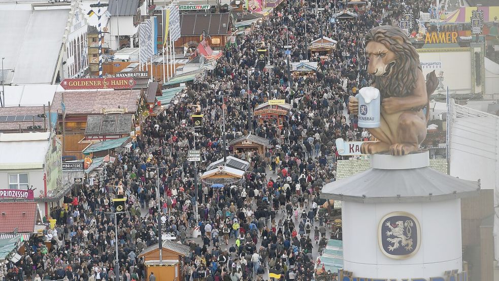 2025 musste das Wiesn-Gelände zeitweise wegen Überfüllung geschlossen werden. (Archivbild) Foto: Felix Hörhager
