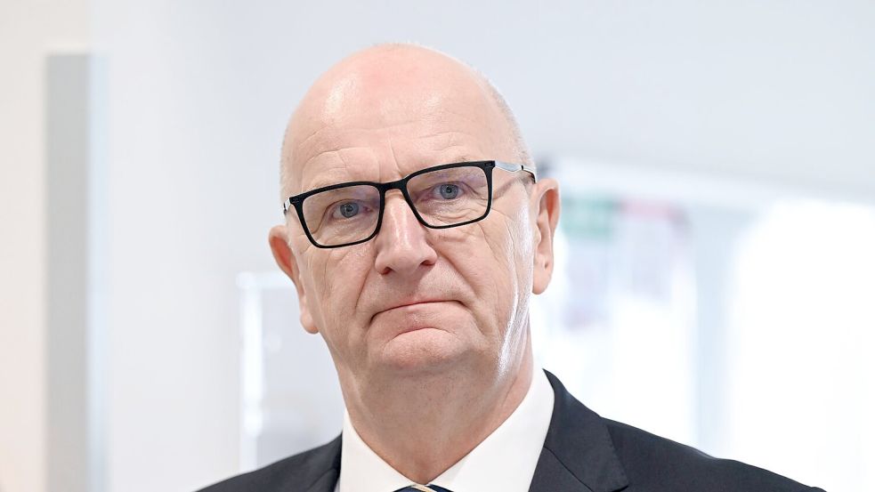 Brandenburgs Ministerpräsident Dietmar Woidke (SPD) dringt auf einen Spritpreisdeckel. (Archivbild) Foto: Jens Kalaene