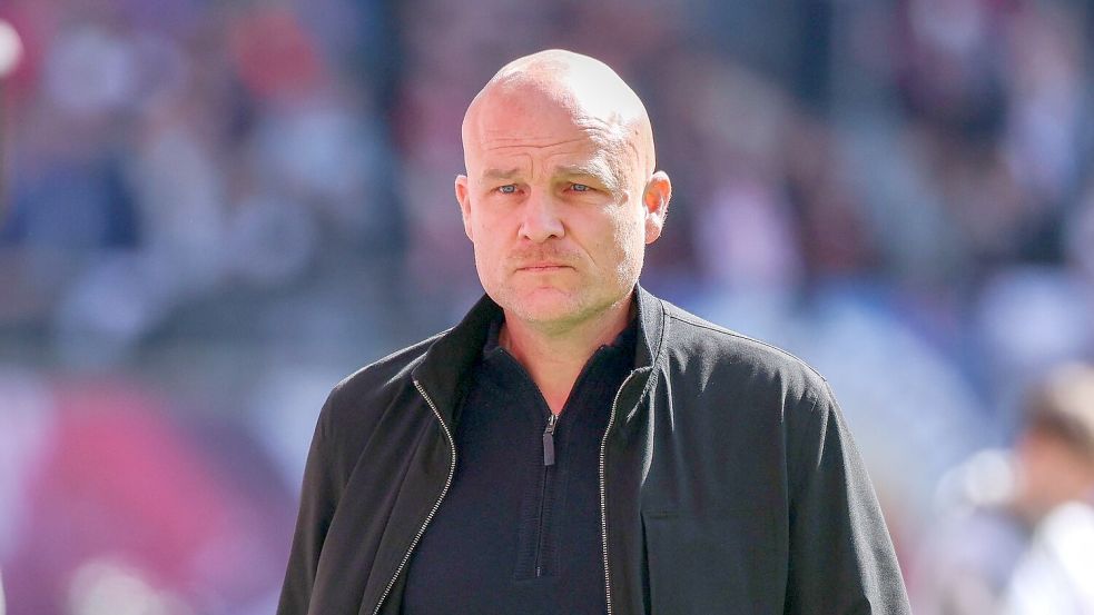 Sportchef Rouven Schröder muss nun einen neuen Trainer finden. (Archivbild) Foto: Jan Woitas