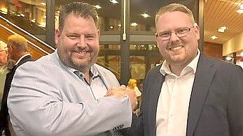 Bei der Stichwahl in zwei Wochen wird sich entscheiden, wer Jemgums neuer Bürgermeister wird: Rainer Smidt (links) oder Malte Blümel. Foto: Tatjana Gettkowski