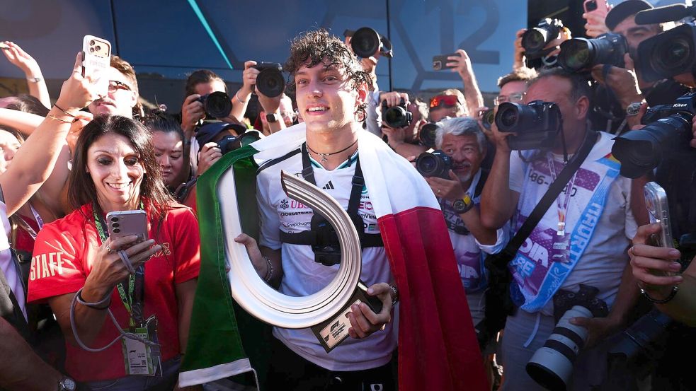 Im Jubeln kennt sich Antonelli mittlerweile schon gut aus - es war sein achter Saisonsieg. Foto: David Davies