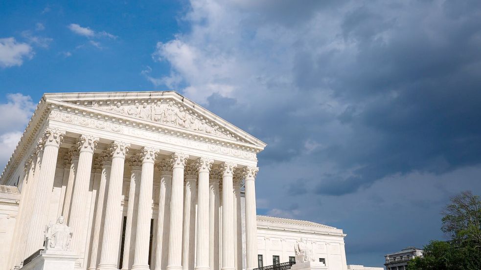 Der Supreme Court beschert der Trump-Regierung im Rechtsstreit um ihre Pläne für striktere Briefwahlregeln eine Niederlage. (Archivbild) Foto: Susan Walsh/AP/dpa