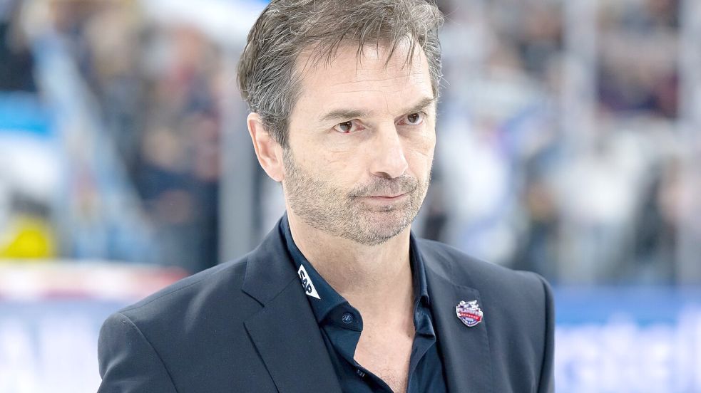 Kann Adler-Coach Dallas Eakins der Favoritenrolle gerecht werden? (Archiv) Foto: Sven Hoppe