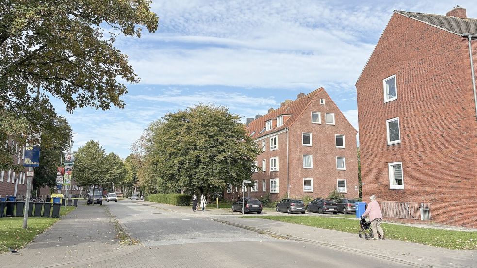 Auf der Geibelstraße in Emden-Barenburg sind am Dienstagvormittag nicht so viele Menschen unterwegs. Wir haben aber mit einigen über die Wahlergebnisse sprechen können. Foto: Mona Hanssen