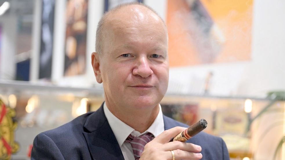 Zigarrenlobbyist Bodo Mehrlein hofft darauf, dass die Pläne für eine drastische Tabaksteuer-Anhebung überarbeitet und aufgeweicht werden. Foto: Wolf von Dewitz/dpa