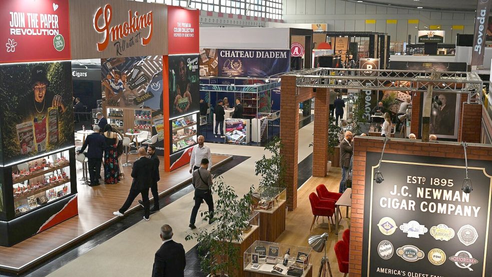 Noch bis Donnerstag trifft sich die globale Tabakbranche bei der Dortmunder Fachmesse Intertabac. Staatliche Steuerpläne sind ein großes Thema. Foto: Wolf von Dewitz/dpa