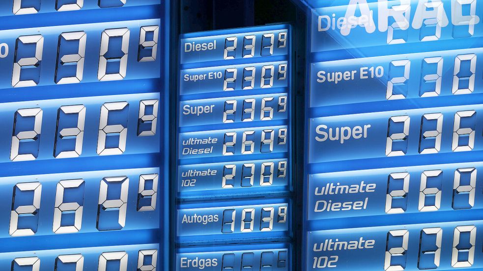 Mit dem steigenden Ölpreis und der ausgelaufenen Spritpreisbremse verteuern sich Benzin und Diesel immer weiter in Richtung der 3-Euro-Marke. Foto: Imago/Christoph Hardt