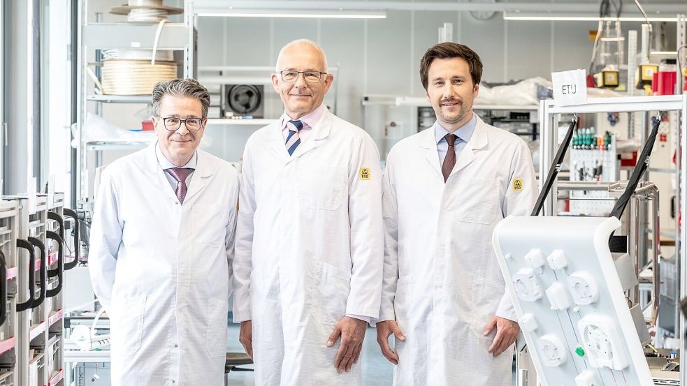 Tobias Bingold (links), Claus Jessen (Mitte) und Christoph Hüßtege (rechts) forschen an einem Therapieansatz bei Multiorganversagen auf der Intensivstation. (Handout) Foto: Ansgar Pudenz/Deutscher Zukunfts