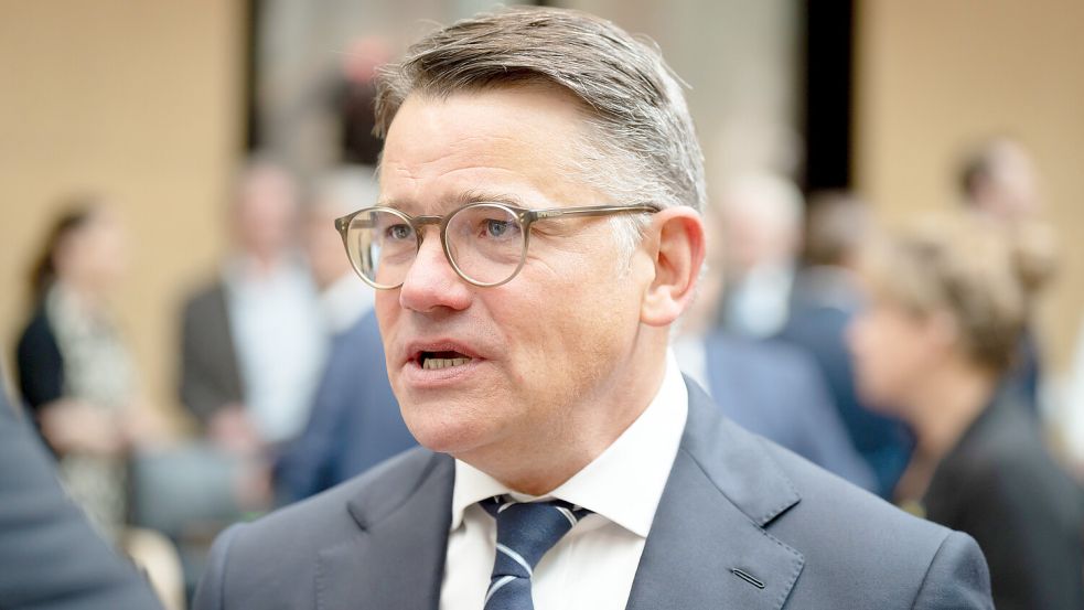 Hessens Ministerpräsident Boris Rhein hält die „Brandmauer“-Strategie für gescheitert – und appelliert an ein Umdenken. Foto: IMAGO/ESDES.Pictures, Bernd Elmenthaler