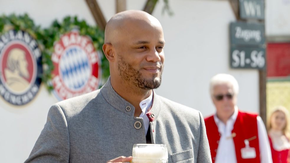 Trainer Vincent Kompany freut sich auf das Oktoberfest. (Archivbild) Foto: Stefan Puchner/dpa