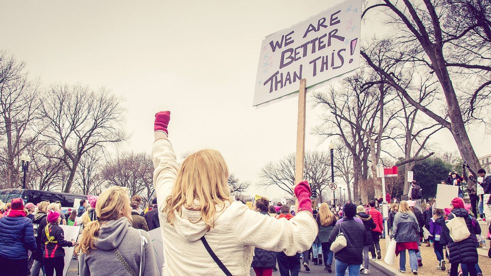 Frauen gehen auf die Straße – aber noch nicht genügend in die Politik. Foto: Pixabay