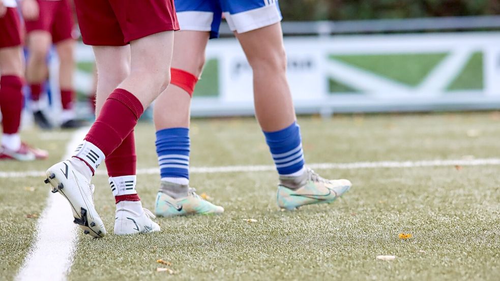 Die Schläge sollen stets bei Fußballspielen oder beim Training passiert sein. Symbolfoto: Pixabay