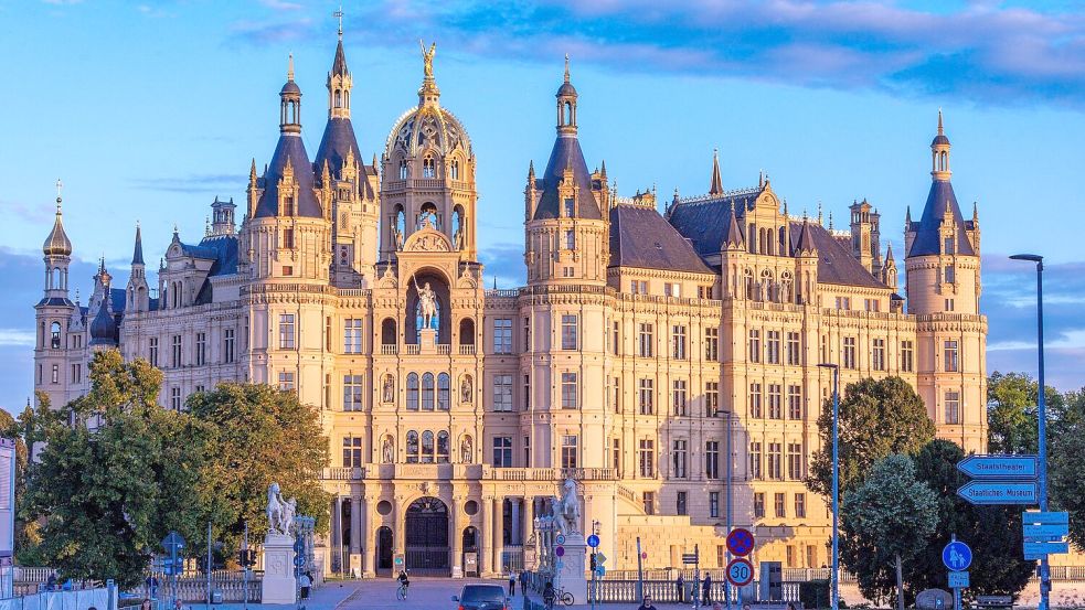 Vor der Wahl in Mecklenburg-Vorpommern überholt die SPD die AfD in einer ZDF-Umfrage. (Archivbild) Foto: Jens Büttner