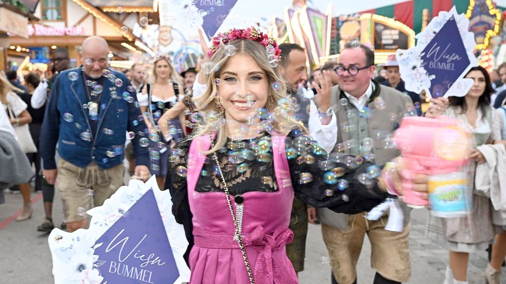 Inzwischen hat die 38-jährige Cathy Hummels eine Lizenz für die Wiesn. (Archivbild) Foto: Felix Hörhager