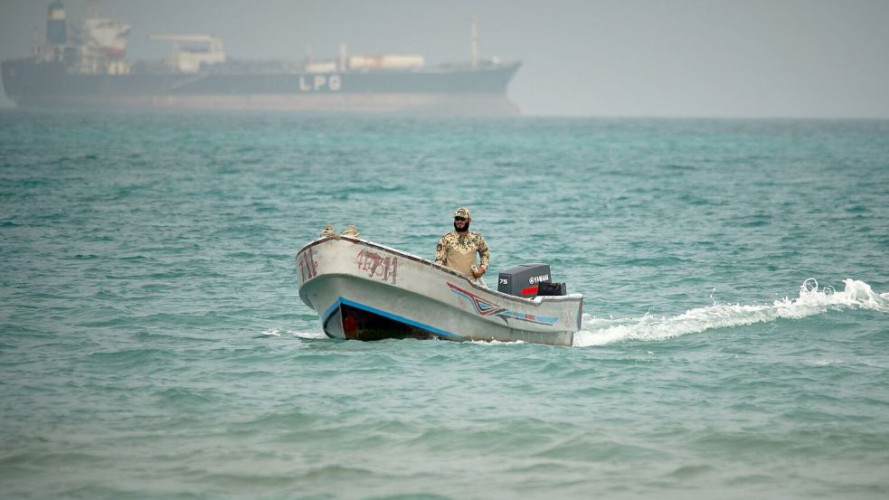 Italien will die Durchfahrt ihrer Schiffe durch die Meerenge Bab al-Mandab militärisch gewährleisten. (Archivbild) Foto: Abdulnasser Alseddik