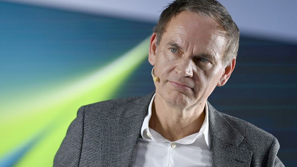 VW-Konzernchef Oliver Blume erwartet deutlich weniger Gewinn. (Archivbild) Foto: Johannes Neudecker