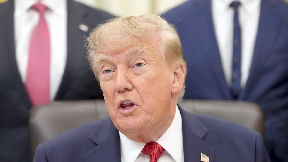 Trump hat das gegen Russland gerichtete Sanktionsgesetz unterzeichnet. Foto: Jacquelyn Martin/AP/dpa