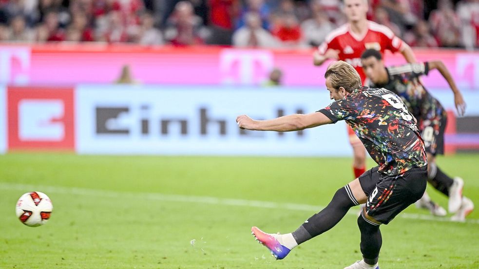 98 Spiele für 100 Tore: Harry Kane bei seinem Rekordschuss vom Punkt.  Foto: Harry Langer/dpa