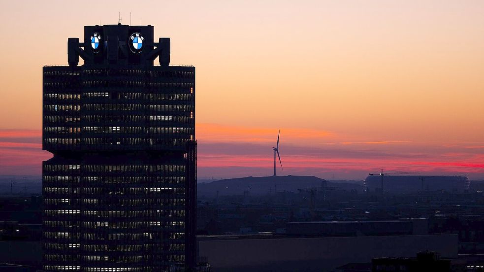 In der deutschen Autoindustrie sollen Zehntausende Stellen abgebaut werden - auch bei BMW. (Archivbild) Foto: Sven Hoppe/dpa