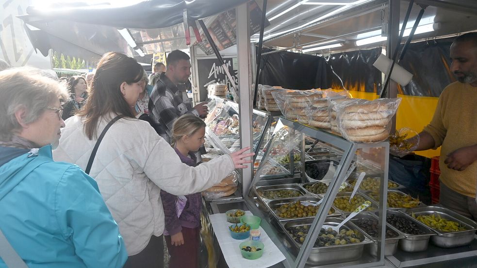 Der Hollandmarkt in Rhauderfehn am Sonntag war gut besucht. Foto: Foto: Holger Weers