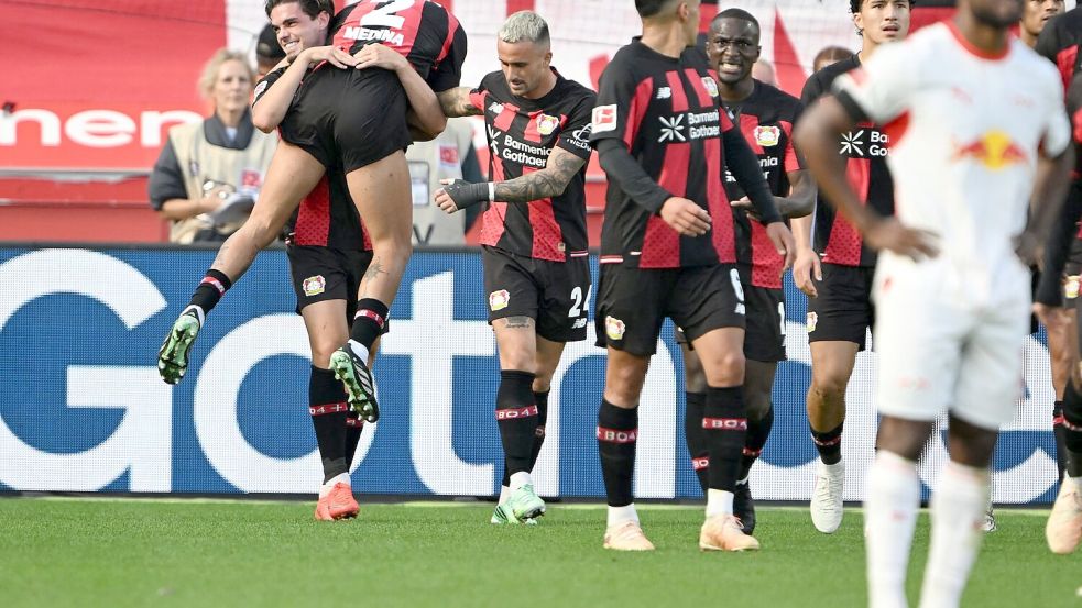 Leverkusen feiert den zweiten Heimsieg im zweiten Spiel.  Foto: Federico Gambarini/dpa