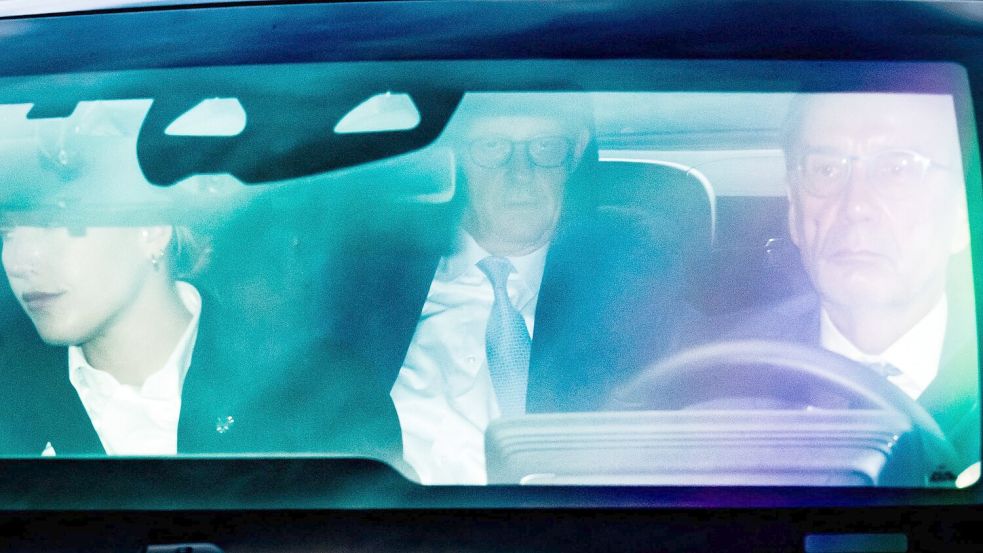 CDU-Chef und Kanzler Friedrich Merz lässt sich in die CDU-Zentrale in Berlin fahren. Foto: Michael Kappeler/dpa