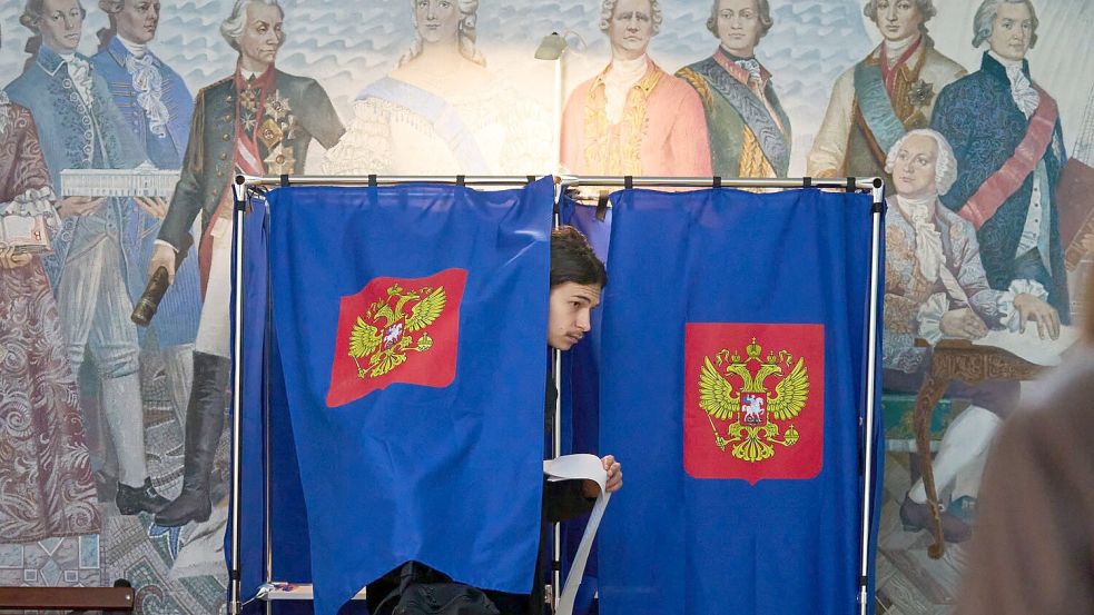 Es war die erste Abstimmung in Russland seit Beginn von Putins Krieg gegen die Ukraine im Februar 2022.  Foto: Dmitri Lovetsky/AP/dpa