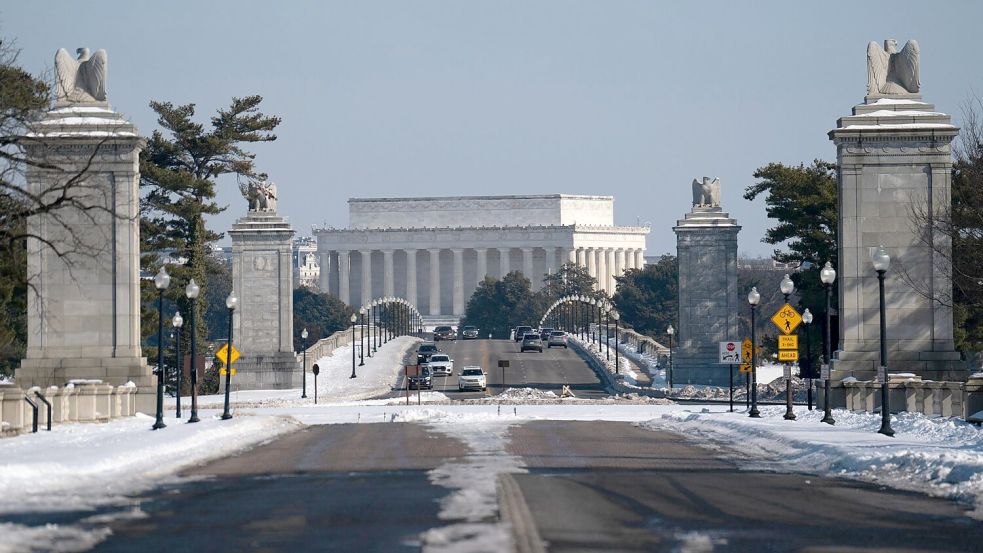 Kritiker befürchten, dass der Prestigebau das Lincoln Memorial am anderen Flussufer überschatten würde. (Archivbild)  Foto: NATHAN HOWARD/AP/dpa