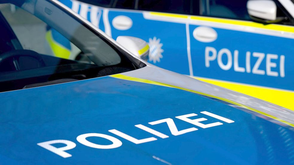 Die Polizei fahndet nach zwei jungen Männern. (Symbolbild) Foto: Sven Hoppe/dpa
