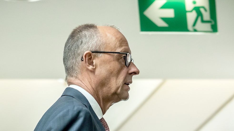 Der Kanzler steht schon seit Wochen unter Druck - und die Wahlergebnisse in Berlin und Mecklenburg-Vorpommern machen die Lage nicht einfacher. Foto: Michael Kappeler/dpa
