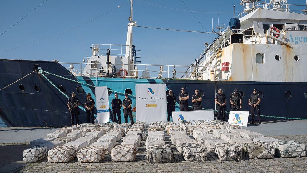 Der spanische Zoll hat auf einem polnischen Segelboot 2,1 Tonnen Kokain beschlagnahmt.  Foto: Adrián Irago/EUROPA PRESS/dpa