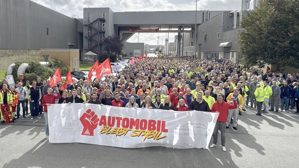 3.000 VW-Werker, eine Stimme: VW Emden muss erhalten bleiben. Foto: IG Metall Emden