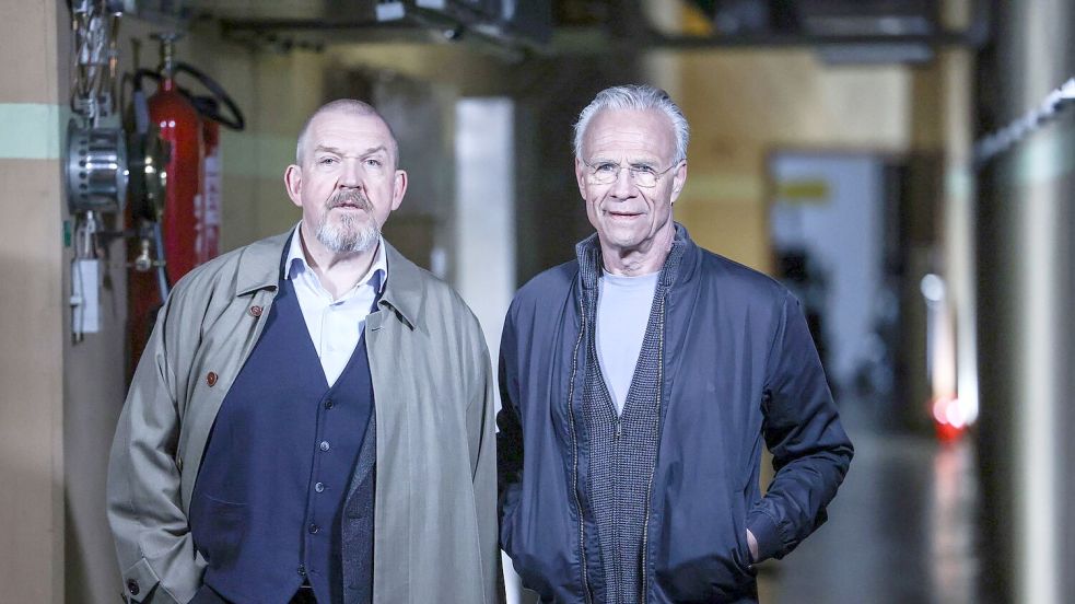 Behrendt (rechts) drehte seit Jahren gemeinsam mit seinem Kollegen Dietmar Bär, der Kommissar Schenk spielte. (Archivbild) Foto: Oliver Berg/dpa