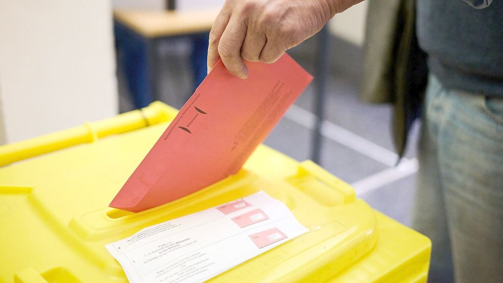 In Ostfriesland gibt es am Sonntag mehrere Stichwahlen. Symbolfoto: Julian Stratenschulte/DPA
