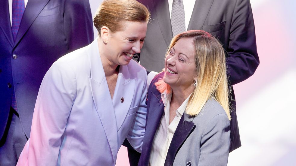 Dänemarks Regierungschefin Mette Fredriksen (links) ist Sozialdemokratin, ihr italienisches Pendant Giorgia Meloni Rechtspopulistin. Das hindert sie aber nicht daran, eine ähnliche Migrationspolitik zu betreiben. Foto: IMAGO/Ole Berg-Rusten