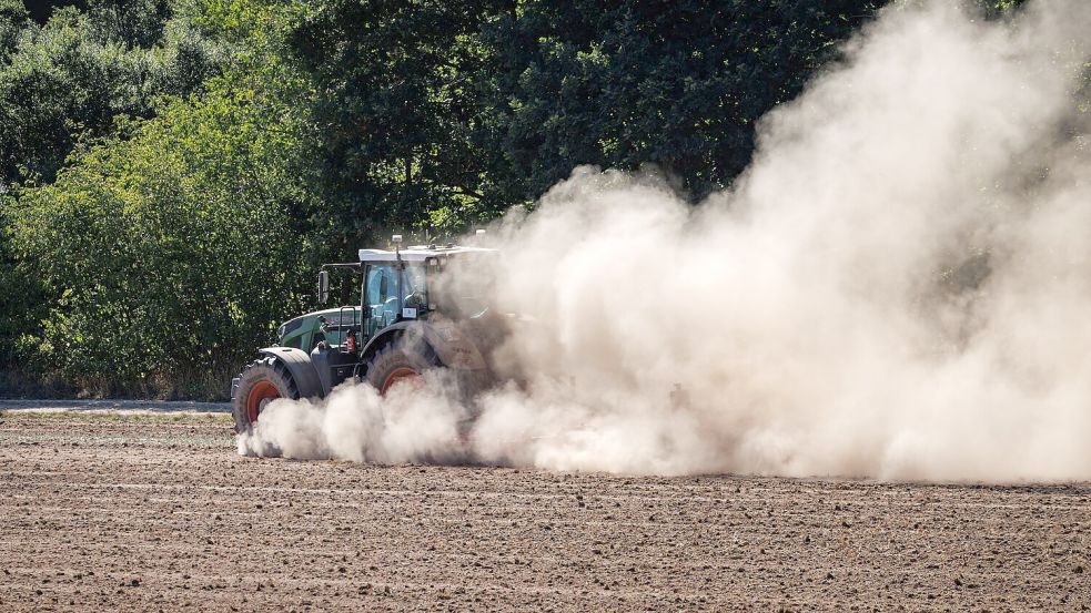 Der Schutz der Böden als Speicher für Trinkwasser ist den kommunalen Wasserversorgern und den Bio-Bauern in Bayern ein Anliegen. (Archivbild)  Foto: Daniel Karmann/dpa